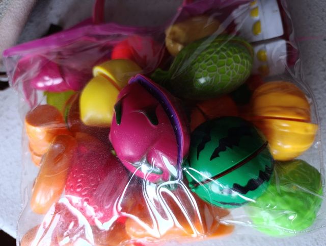 Comida de juguete que se puede cortar