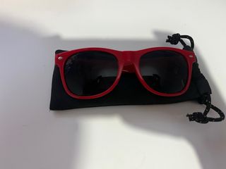 Gafas sol rojas
