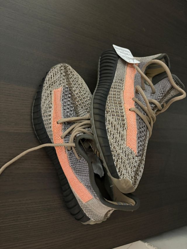 Adidas Yeezy Zapatillas Beige/Naranja de segunda mano por 75 EUR - Main Image