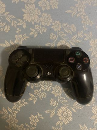 Mando PS4 (precio negociable).