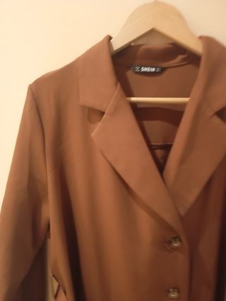 Vestido Shein marrón formal, da mucha talla 