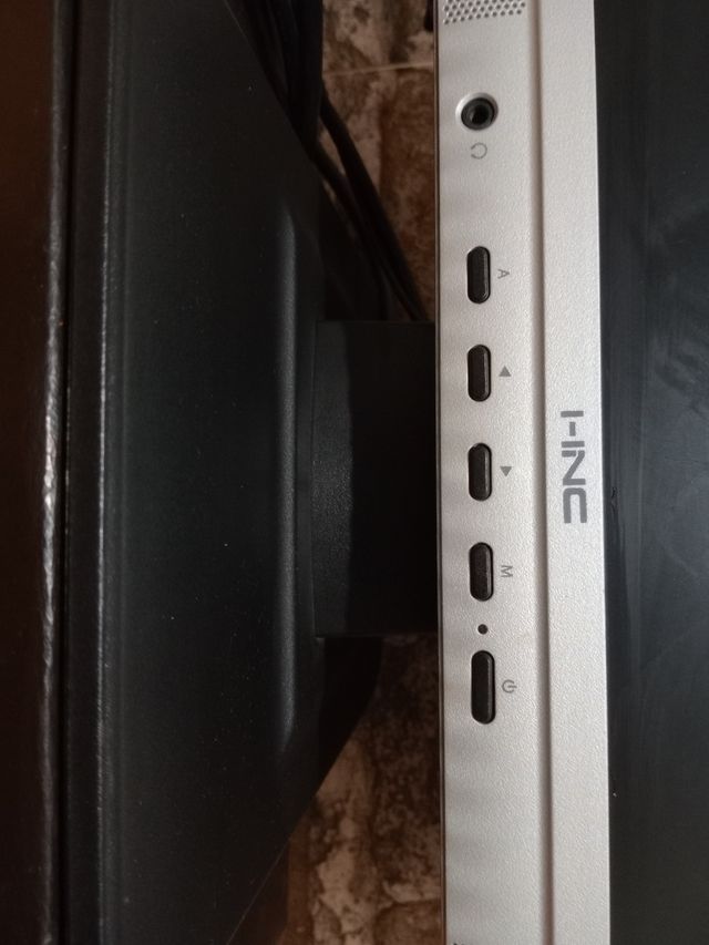 Monitor I-INC plata y negro + Teclado Media Magic