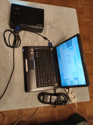 Proyector Acer X112 DLP – Buen estado