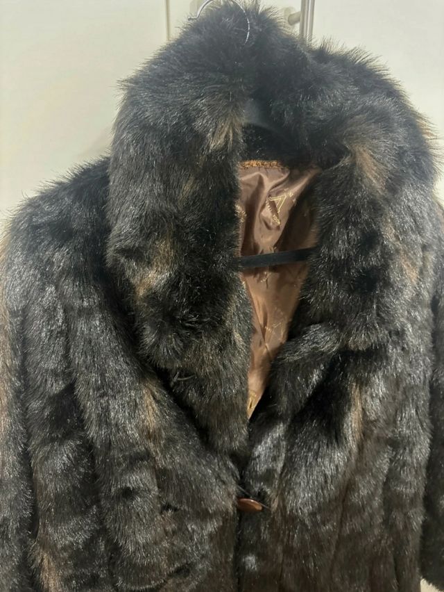 Abrigo marrón piel sintética