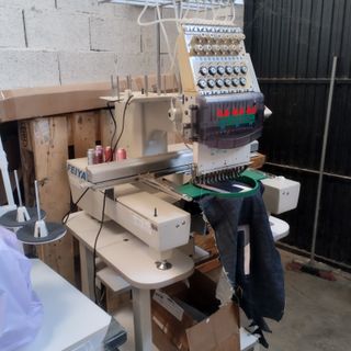 Bordadora industrial feiya de quince agujas