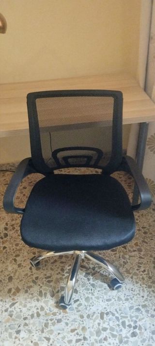 Silla escritorio negra giratoria