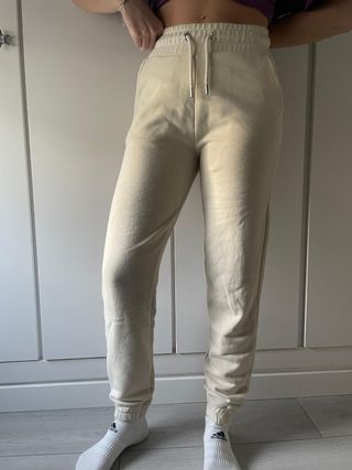 Pantalones deportivos beige Stradivarius
