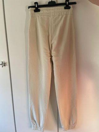 Pantalones deportivos beige Stradivarius