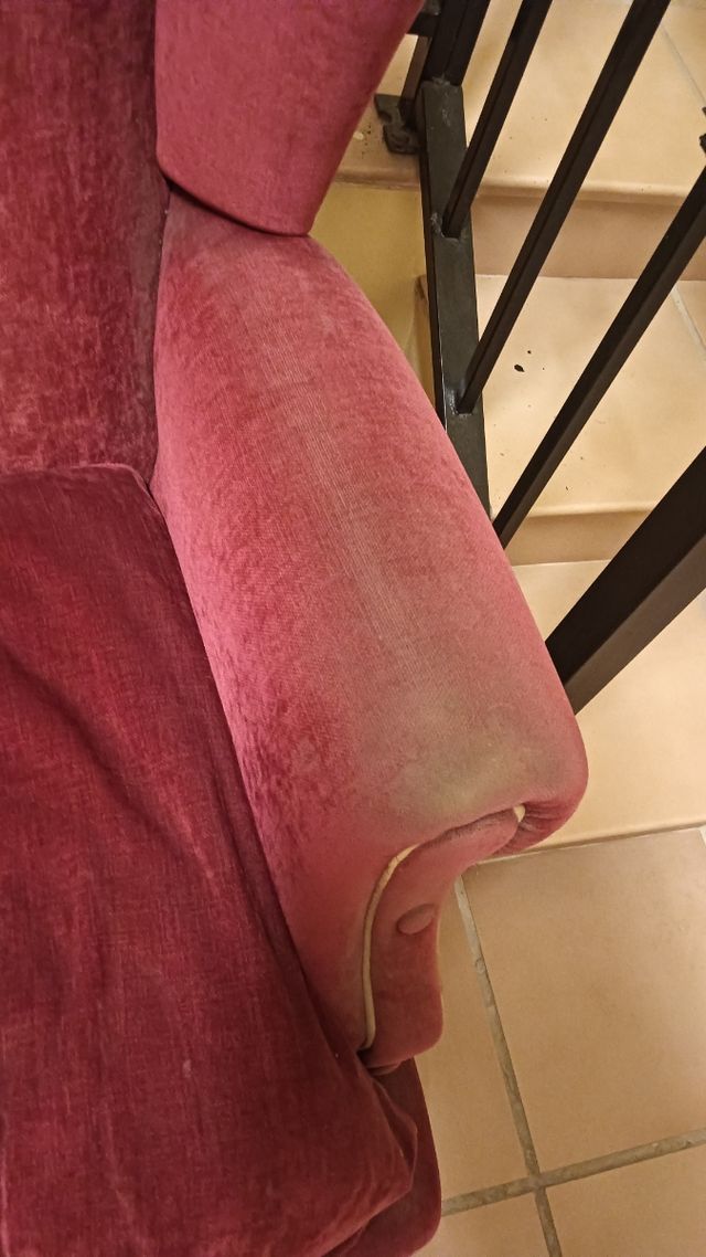 Sillón orejero terciopelo rojo