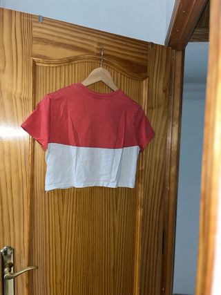 Camiseta Nike cropped naranja-blanca