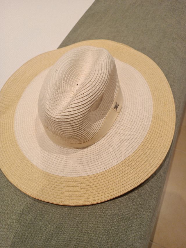 Sombrero Pedro del Hierro beige y blanco