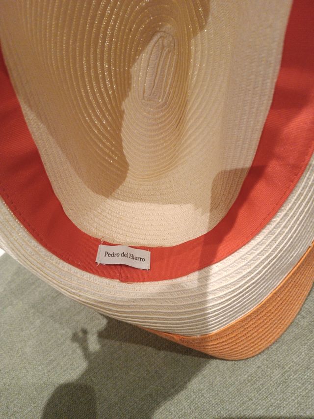 Sombrero Pedro del Hierro beige y blanco