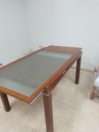 Mesa de comedor madera-cristal y 4 sillas
