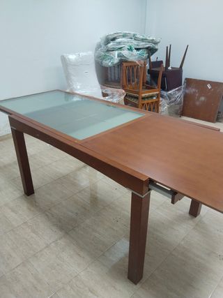 Mesa de comedor madera-cristal y 4 sillas