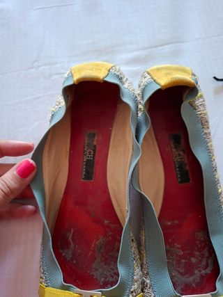 Zapatos Carolina Herrera- planos grises y amarillo