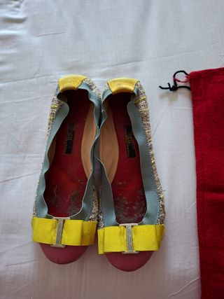 Zapatos Carolina Herrera- planos grises y amarillo