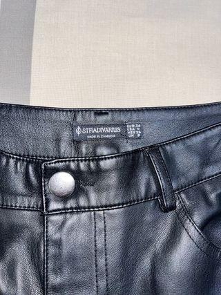 Pantalones polipiel negros