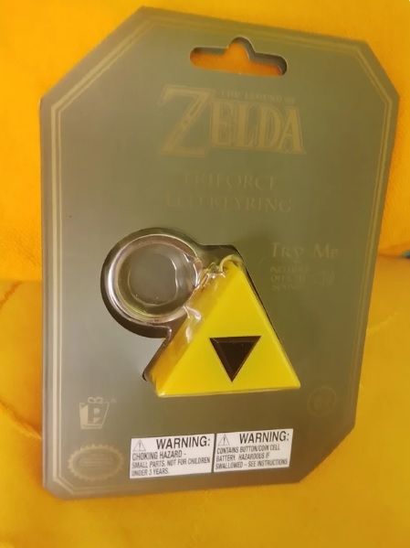 Portachiavi LED per videogiochi Triforce Zelda