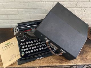 Macchina dascrivere Continental 1930 con custodia 
