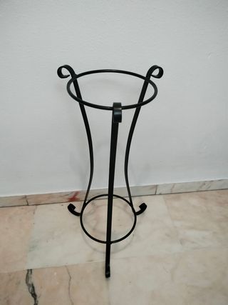 Macetero forja metal negro
