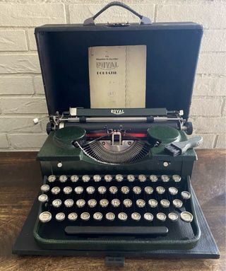 Macchina da scrivere Royal vintage