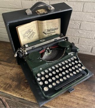 Macchina da scrivere Royal vintage