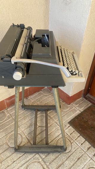 Maquina escribir Olivetti Linea 98