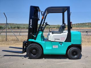 Carretilla elevadora con motor Isuzu 4JG2