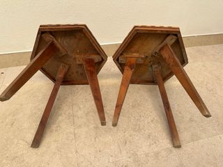 Mesa auxiliar en madera de marquetería. 