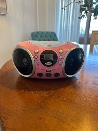 Radiocassette rosa con CD, USB y radio