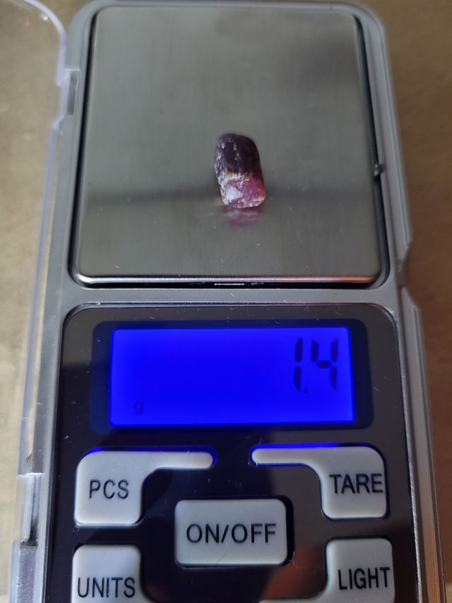 Rubí bruto Mozambique 1,4g (7ct)