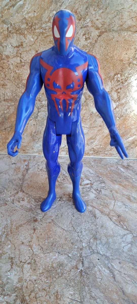 Statuetta Titan Hero di Spider-Man 2099