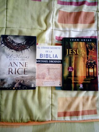 LOTE 3 LIBROS TEMA RELIGION JESUS MESIAS BIBLIA