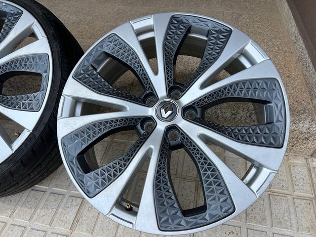 4 llantas Renault en 20” y regalo dos neumáticos 