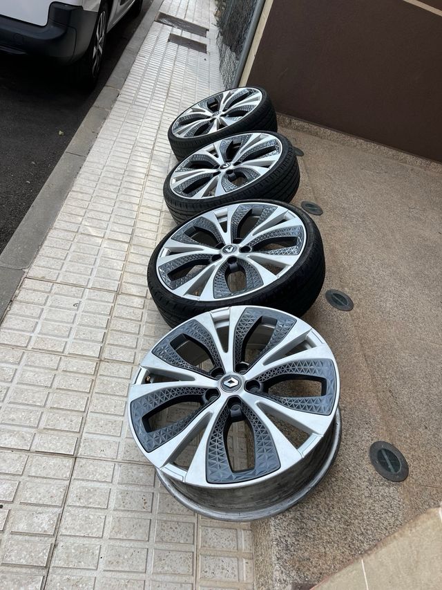 4 llantas Renault en 20” y regalo dos neumáticos 