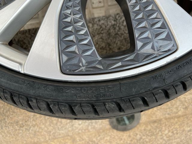 4 llantas Renault en 20” y regalo dos neumáticos 