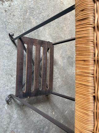 Mesita alta madera-metal-mimbre