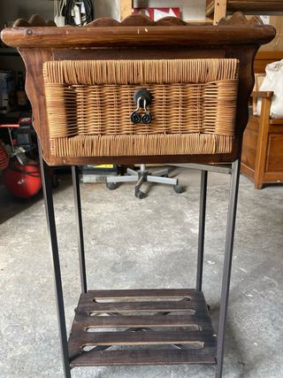 Mesita alta madera-metal-mimbre