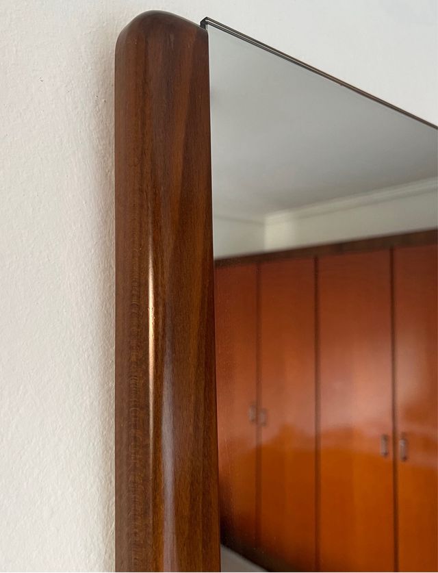 Espejo grande de madera