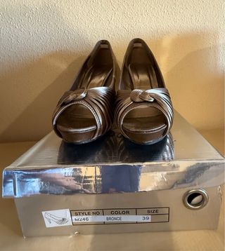 Tacones color bronce KissKiss