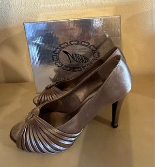 Tacones color bronce KissKiss