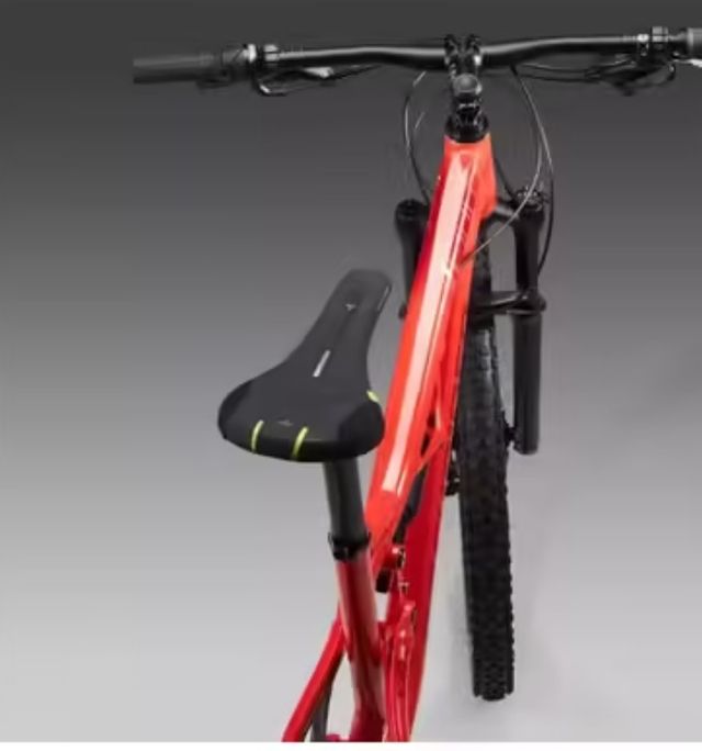 Bicicleta Rockrider 100XC roja. Doble suspensión