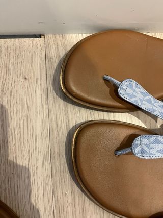 Sandalias Michael Kors azules planas