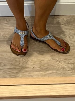 Sandalias Michael Kors azules planas