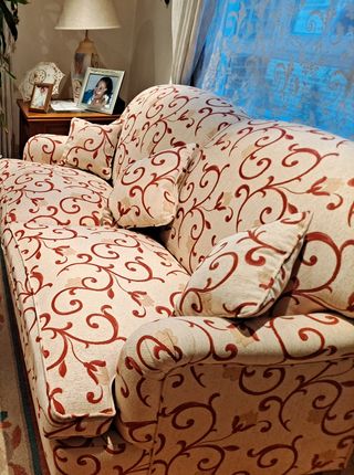 Sofá 3 plazas beige y rojo