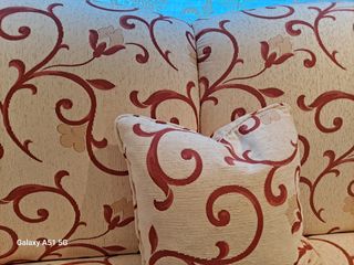 Sofá 3 plazas beige y rojo