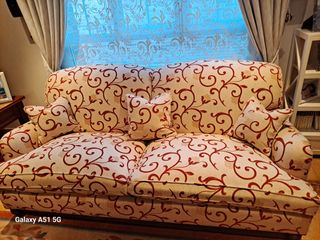 Sofá 3 plazas beige y rojo