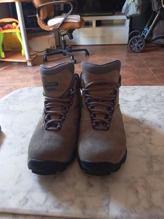 Botas montaña Hi-Tec. Gris
