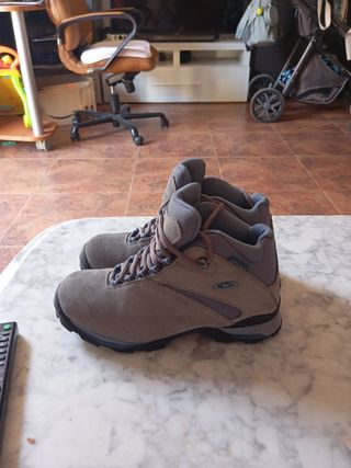 Botas montaña Hi-Tec. Gris