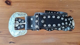 Cinturón vaquero negro con pedrería